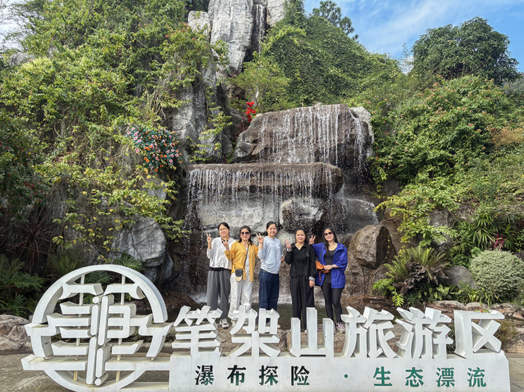 20250721162750_103 小伙伴合影